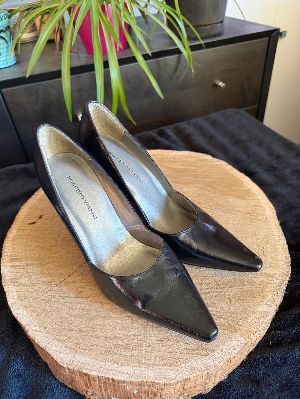 Roberto Vianni Classic Black Pointed-Toe Stiletto Heels - Picture 5 of 7